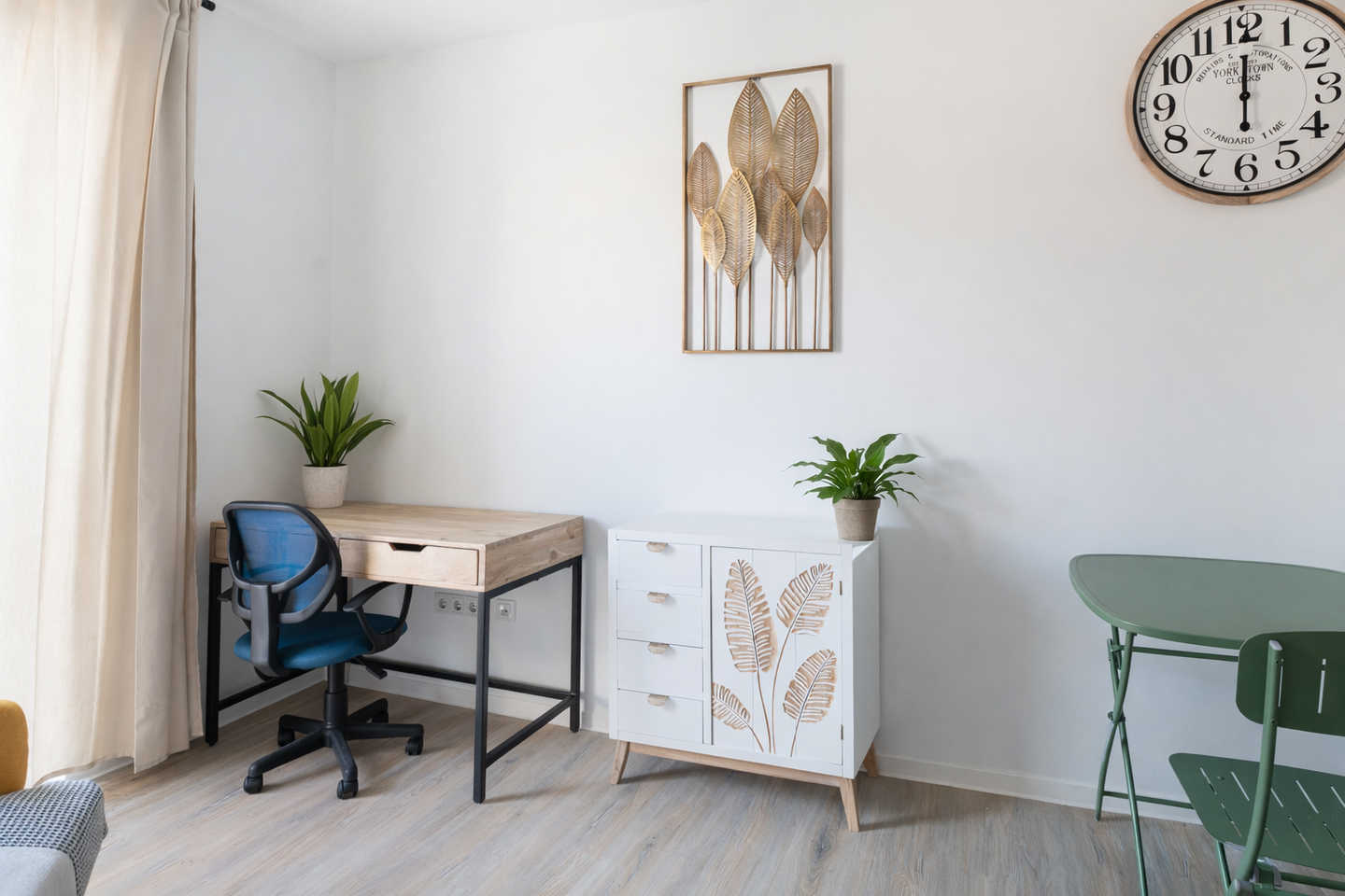Ankommen, wohlfühlen, studieren: Exklusives Design-Apartment |möbliert|Fahrstuhl |Unilage|Dachgarten, 39106 Magdeburg (Alte Neustadt)