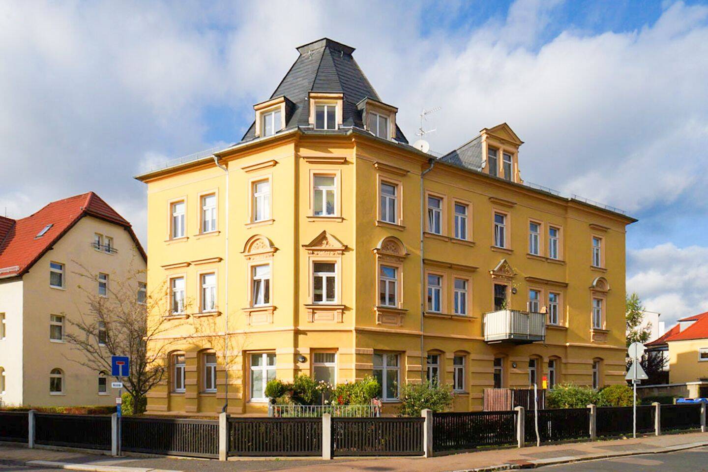 Denkmalschutz + zwei Zimmer + vermietet, 1445 Radebeul