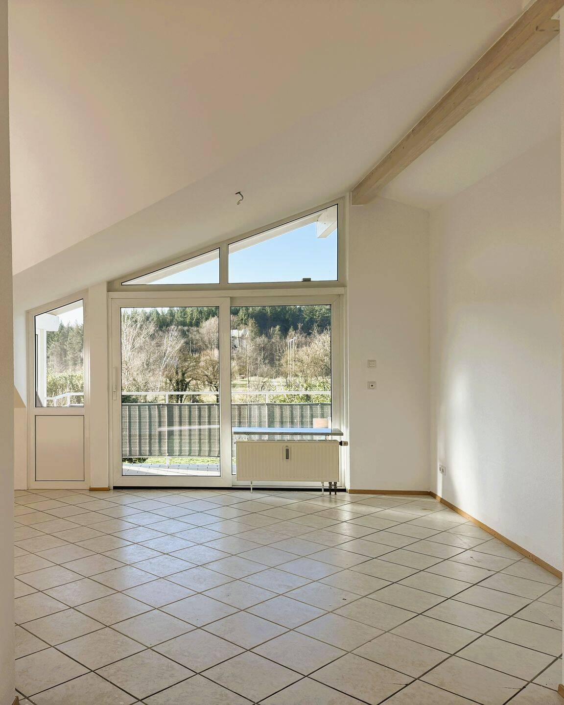 Sonnige 4,5-Zimmer-Wohnung mit Südbalkon und Blick ins Grüne, 78476 Allensbach