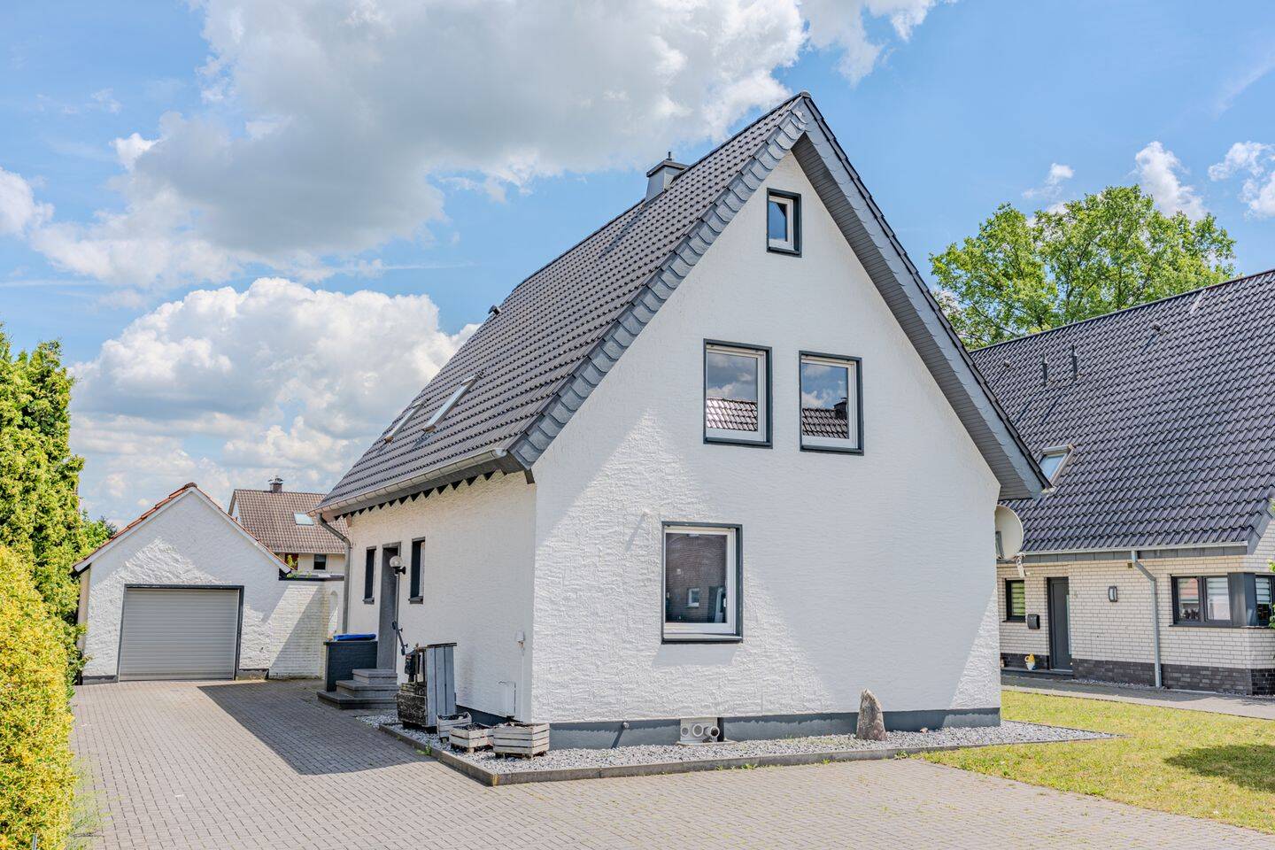 Freistehendes Einfamilienhaus mit großzügigem Grundstück in Gütersloh-Friedrichsdorf, 33335 Gütersloh