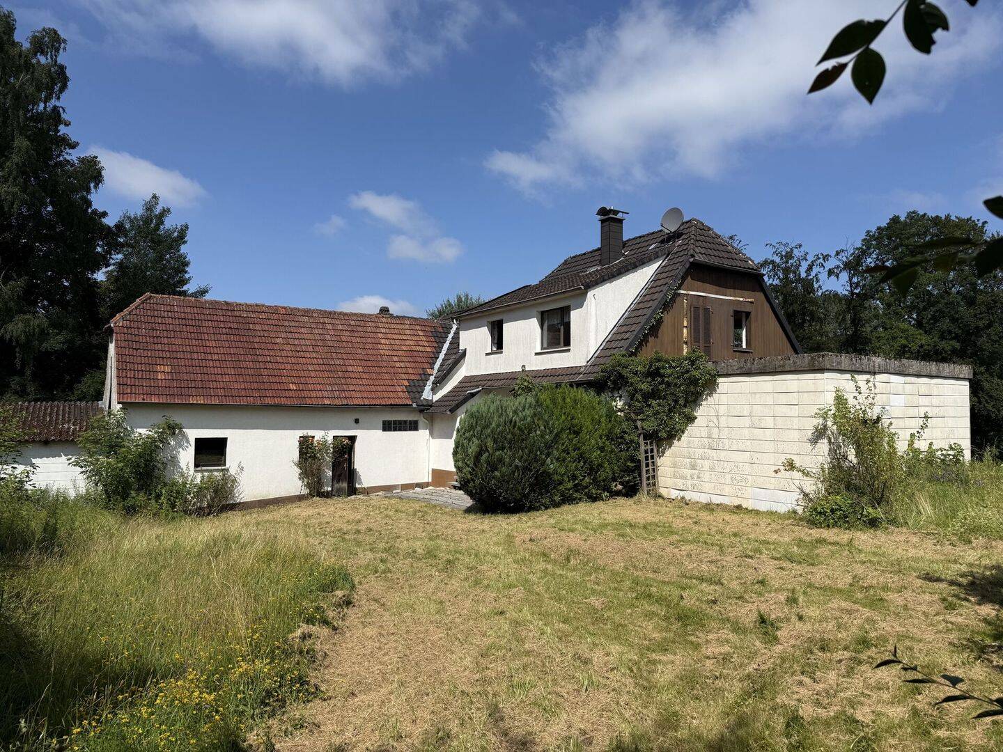 Haus am Wald gelegen mit Werkstatt und Wiese – auch ideal für Pferdeliebhaber !, 33014 Bad Driburg
