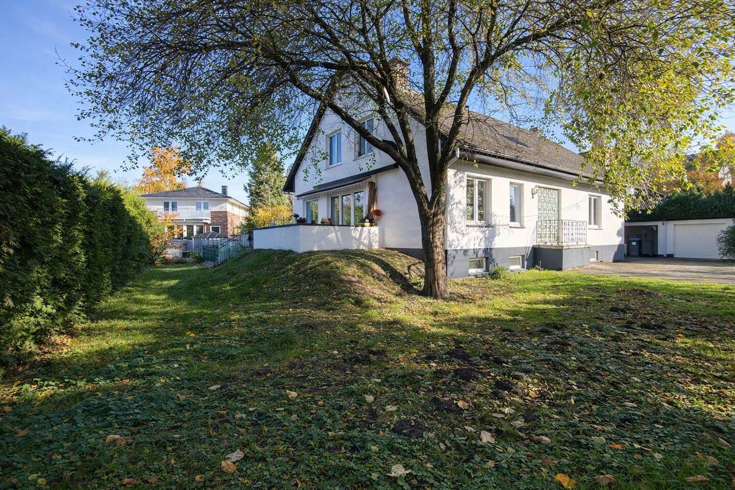 Attraktives Einfamilienhaus mit Einliegerwohnung, Vollkeller & Stellplätzen in ruhiger Wohnlage, 22047 Hamburg (Wandsbek Bramfeld Tonndorf)