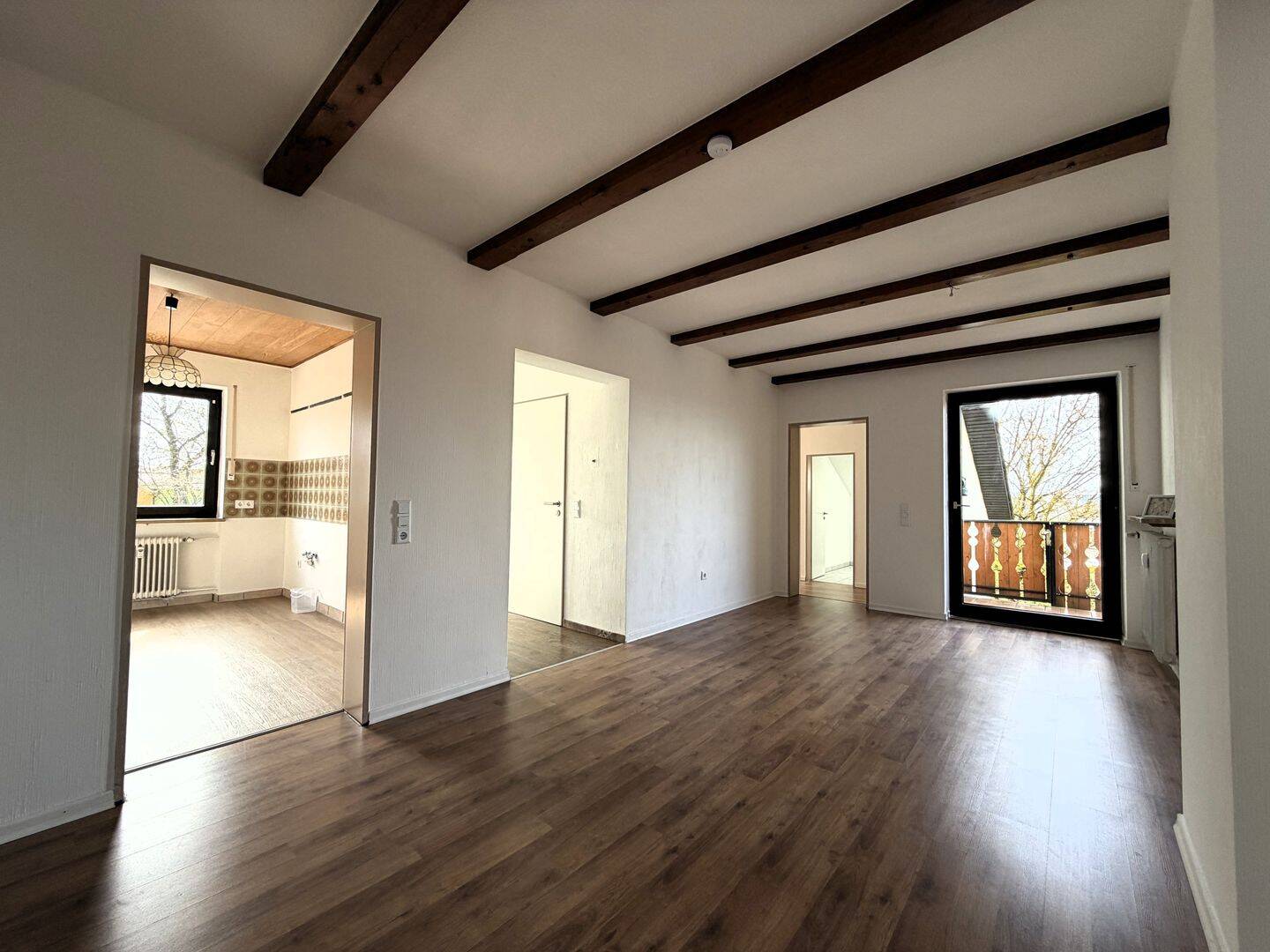Schöne 4 Zimmer Wohnung in bester Lage von Waldetzenberg, 93164 Laaber