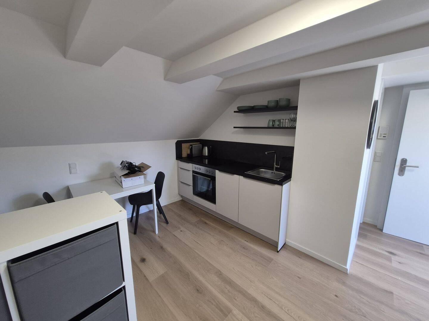 Voll möbliertes 1-Zimmer-Apartment mit großer Terrasse -Nürnberg, 90443 Nürnberg