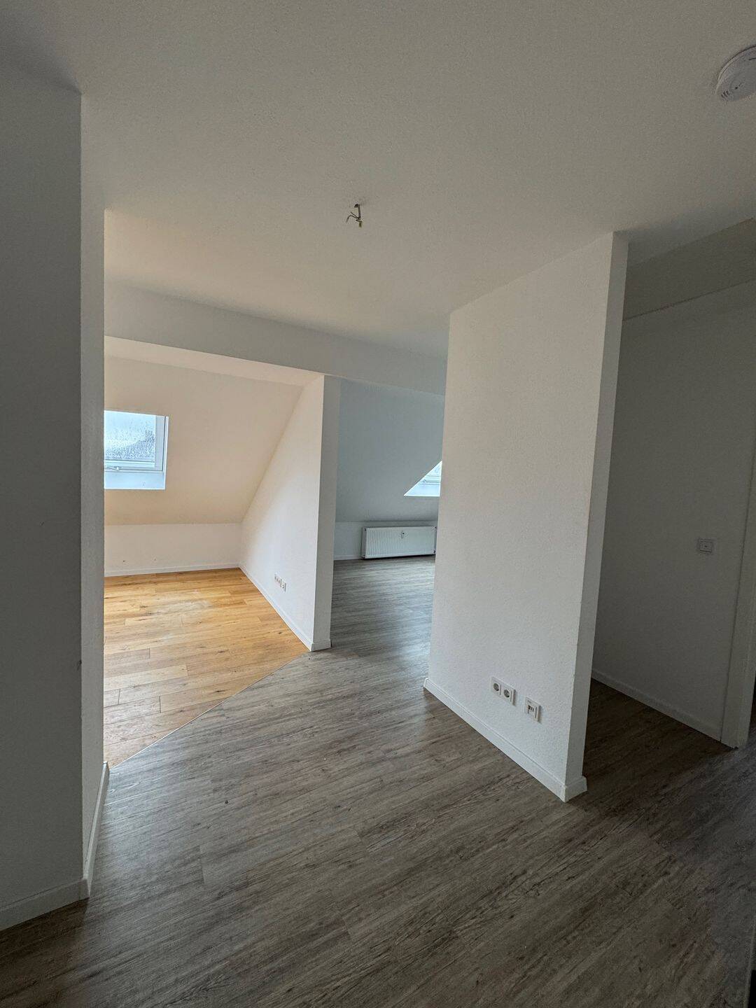 Dachgeschosswohnung im grünen. In der Nähe von Felder mit optimaler Anbindung zum öffentlichen Nahverkehr, 36093 Künzell