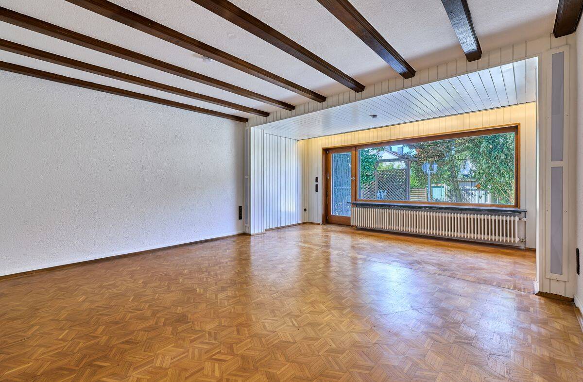 PETS WELCOME! in spacious corner townhouse with garden, sauna, and garage,15 min from Clay Kaserne, 65239 Hochheim am Main