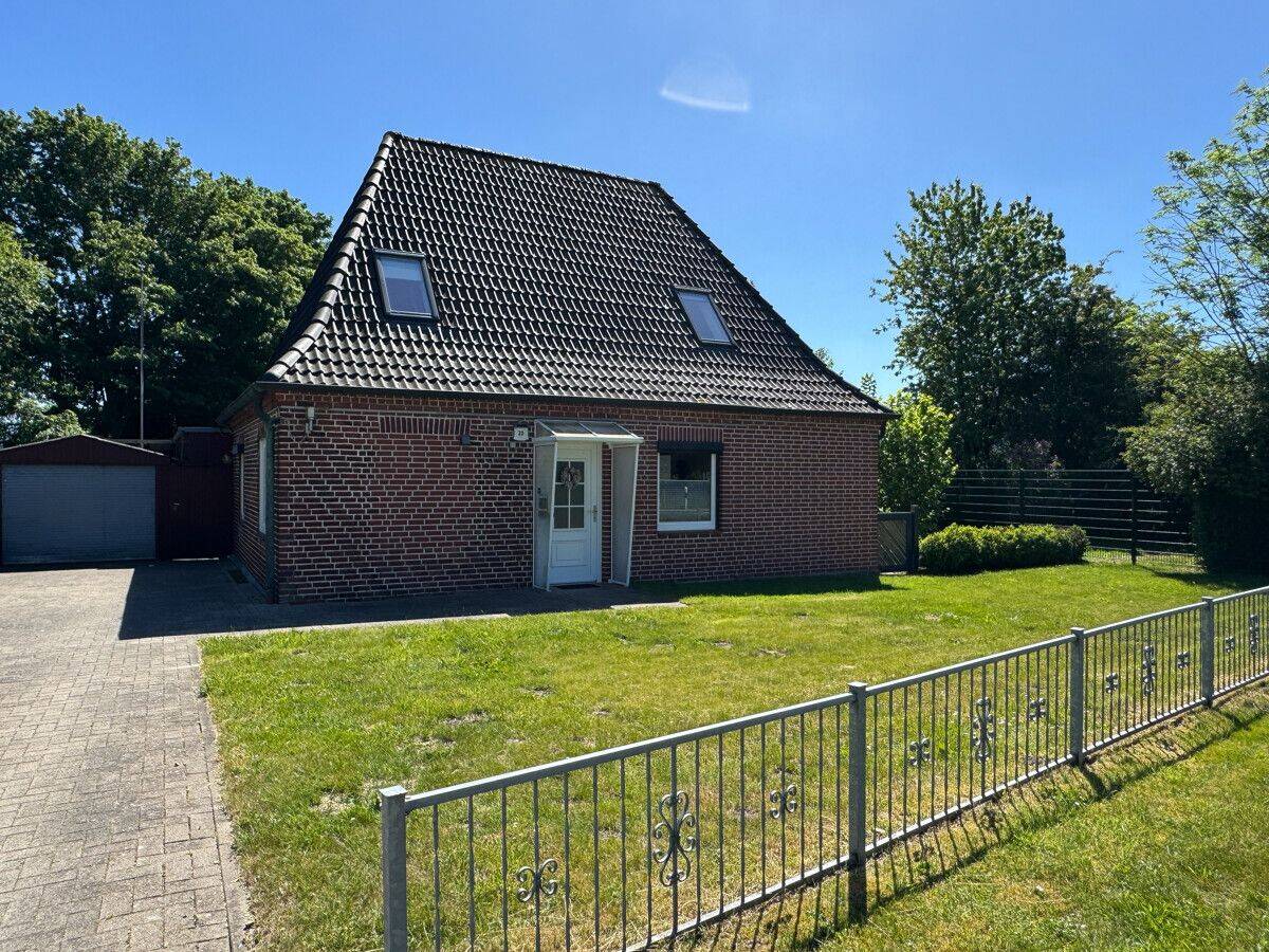 Saniertes Einfamilienhaus mit Wohlfühlcharakter für die ganze Familie am Rand von Marne, 25709 Marne
