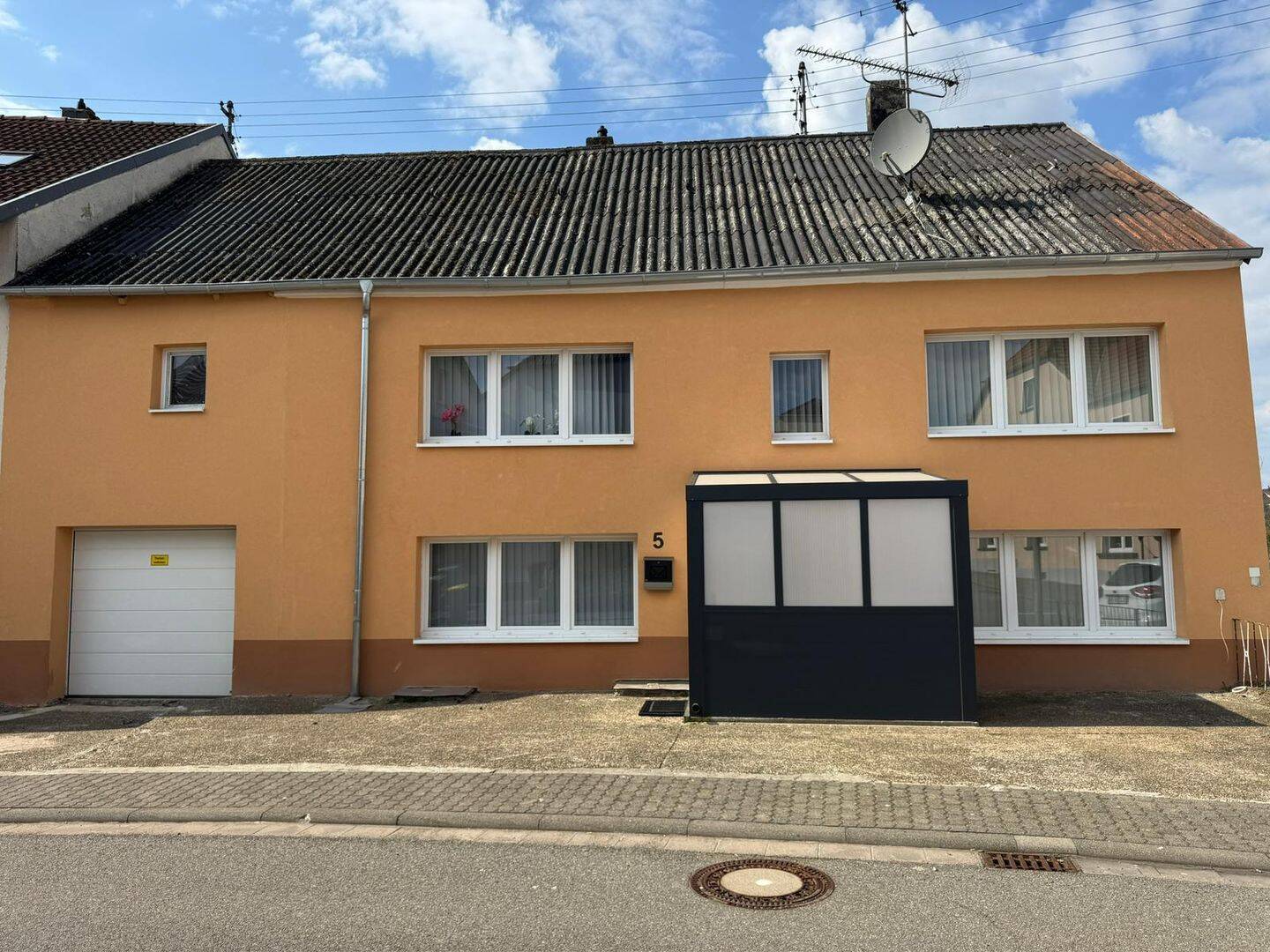 Flexibel nutzbar: 2-Familienhaus oder großzügiges Einfamilienhaus in Schmelz-Bettingen, 66839 Schmelz
