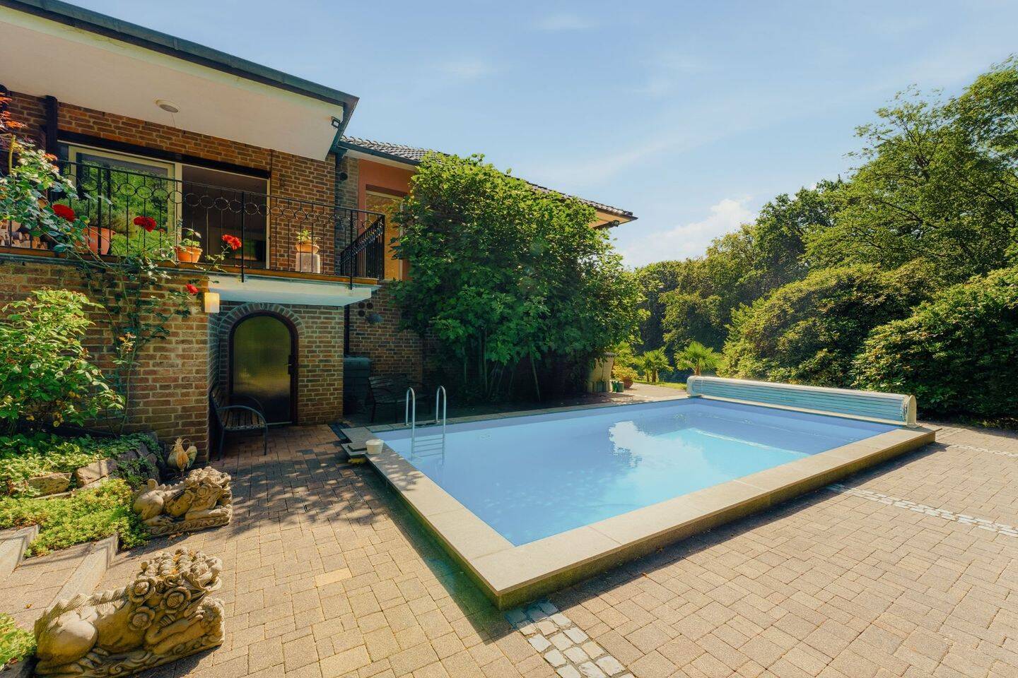 Anwesen zum Wohnen und Arbeiten mit Pool, Sauna und eigenem Wald in Overath, 51491 Overath