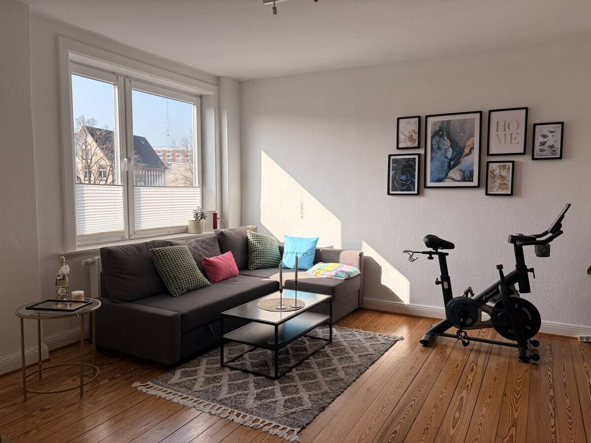 3-Zimmer-Wohnung für eine kleine Familie im gepflegten Altbau mitten in Pinneberg, 25421 Pinneberg