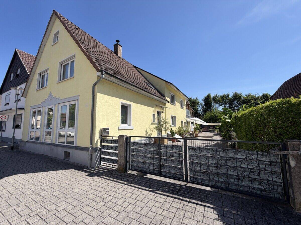 Entdecken Sie die Möglichkeiten! Nicht alltägliches Haus mit Platz für die ganze Familie!, 76470 Ötigheim