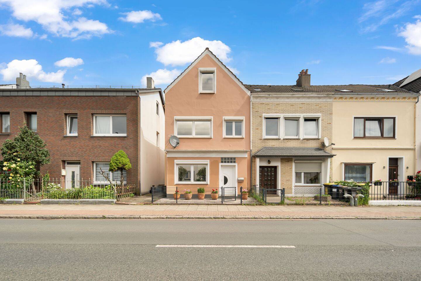 Modernisiertes Zweifamilienhaus mit 195 m² Wohnfläche für Familie, Vermietung oder beides, 28309 Bremen (Hemelingen Sebaldsbrück)