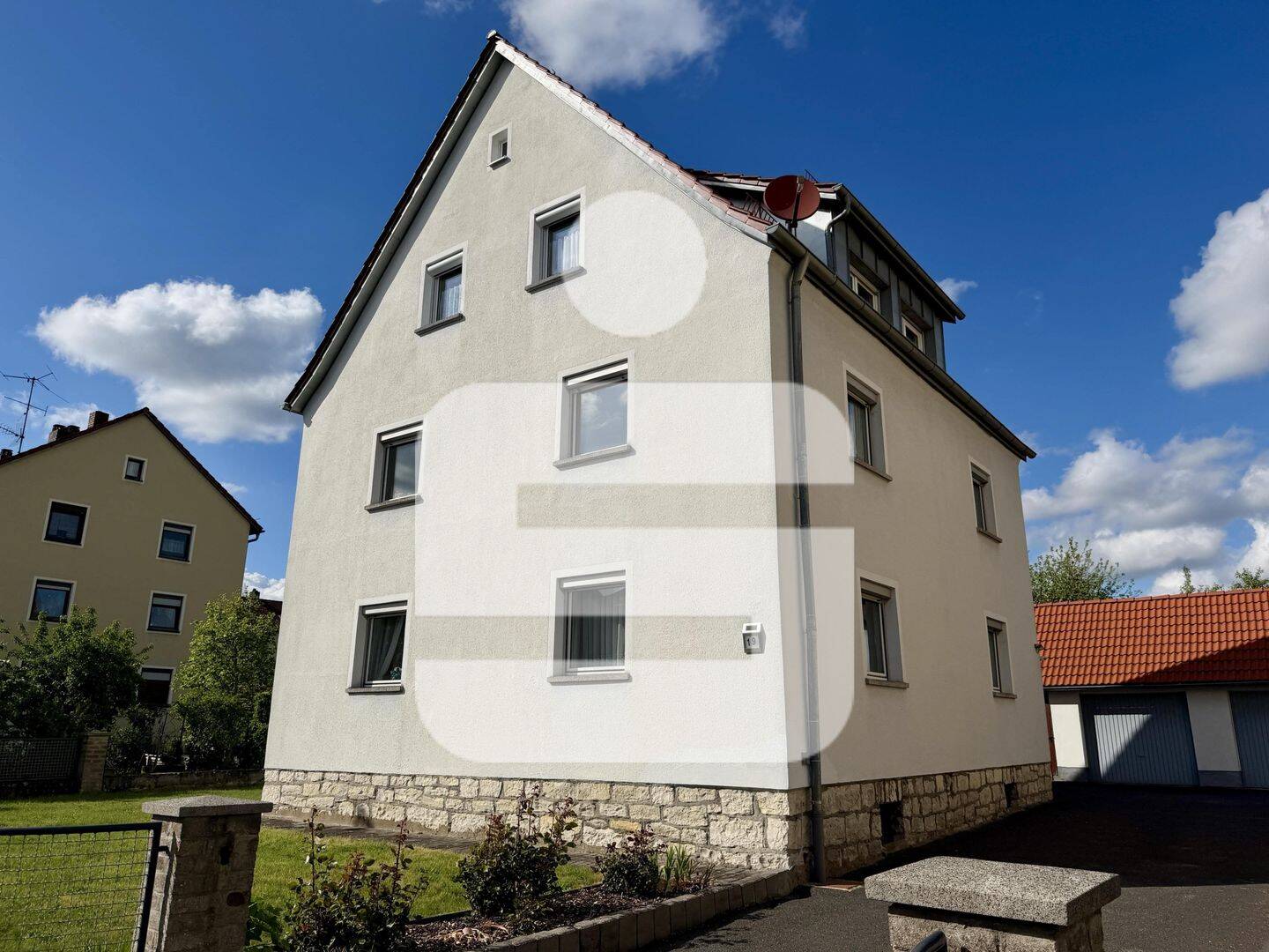 Viel Platz für Ihre Wohnideen – Zweifamilienhaus in Sulzbach-Rosenberg, 92237 Sulzbach-Rosenberg