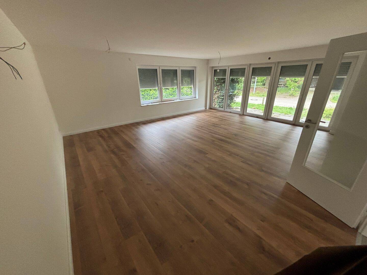 Haushälfte in Erichshagen mit Terrasse u. Gartennutzung, 31582 Nienburg (Weser)