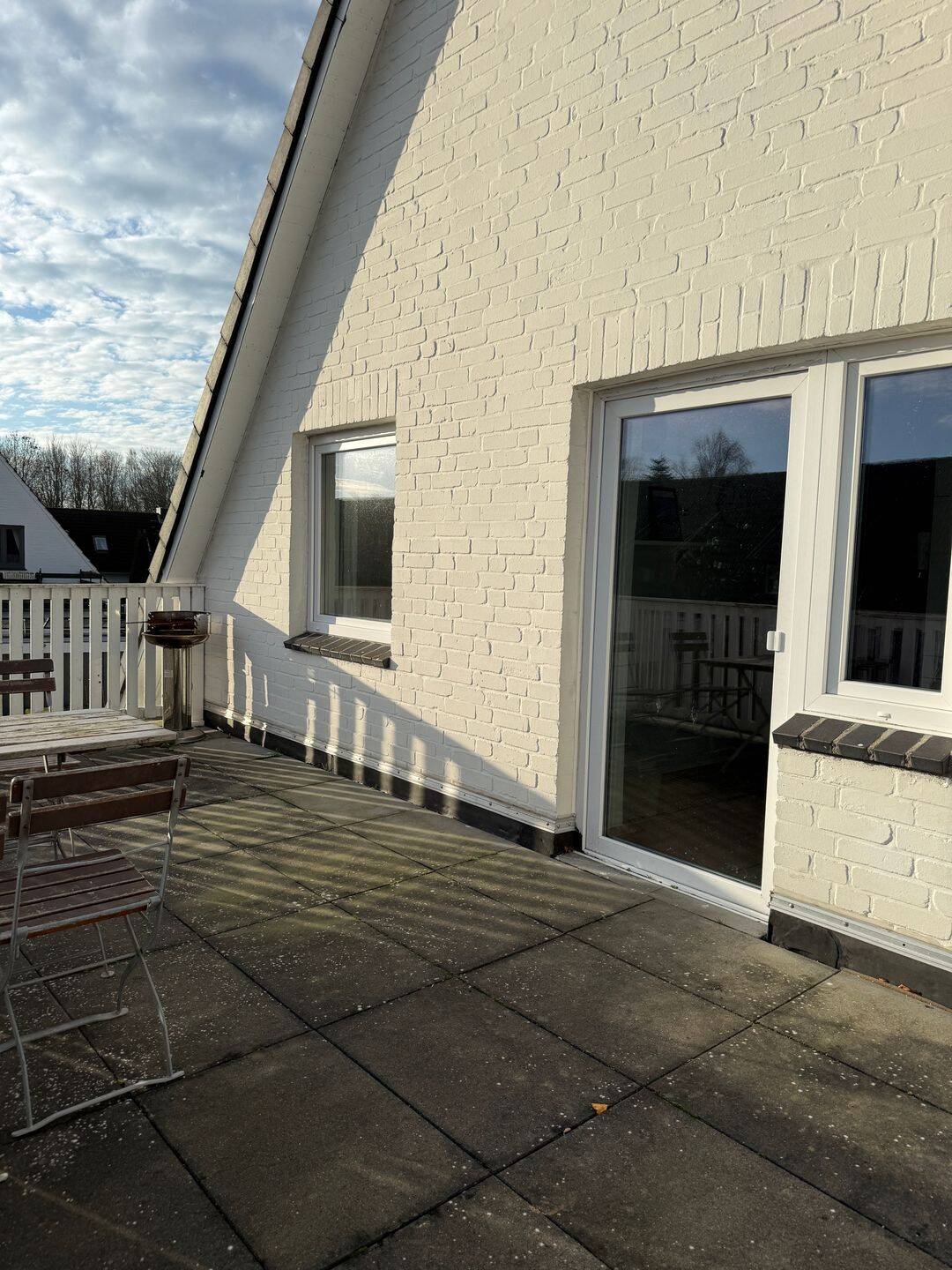 RENDITEOBEJEKT: Wohnhaus mit zwei Wohneinheiten, davon eine genehmigte Ferienwohnung mit Dachterrasse, 25840 Friedrichstadt