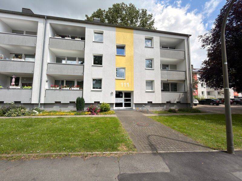 Neu renovierte Wohnung mit Balkon sucht ruhigen Mieter !, 44339 Dortmund