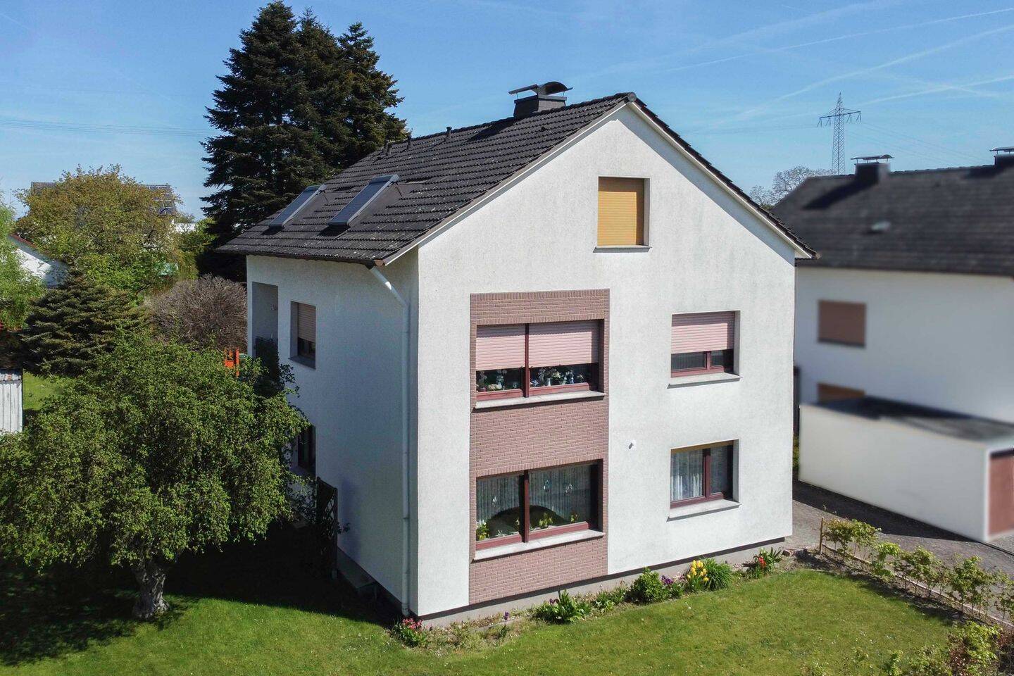 Pelletheizung & Dämmung: Zweifamilienhaus mit ausgebautem DG & Doppelgarage in Besenkamp, 32130 Enger