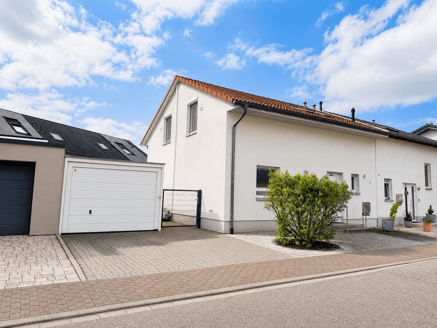 Moderne Doppelhaushälfte mit charmantem Garten in toller Lage in Kenzingen, 79341 Kenzingen