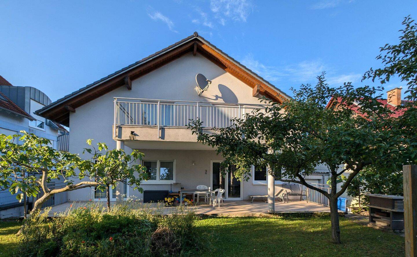 Große 2 Zimmer Wohnung, 100qm im 2-FH, Bj 2006, Balkon, Stellplatz, Garage, 76669 Bad Schönborn