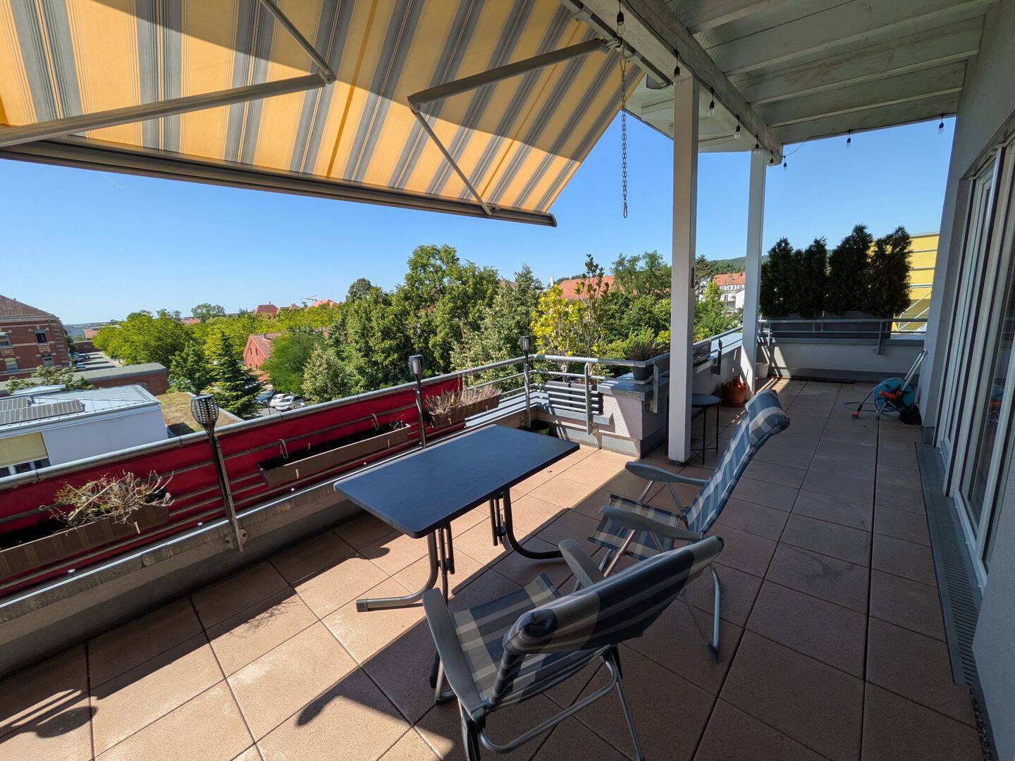 Luxuriöse Dachgeschosswohnung mit großzügiger Dachterrasse & Kaminofen & Panoramablick in Erlangen, 91052 Erlangen (Anger Erlangen-Ost Erlangen-Süd Innenstadt)