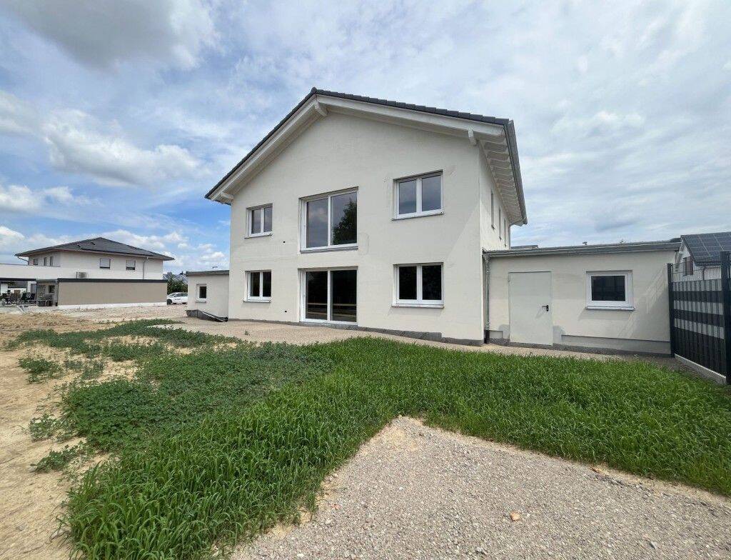 Neubauwohnung im im 2-Familien-Wohnhaus in Oberkirch-Zusenhofen. 3-Zimmer-Whg. mit ca. 98 m² Wohnfläche u. sonnigem …, 77704 Oberkirch