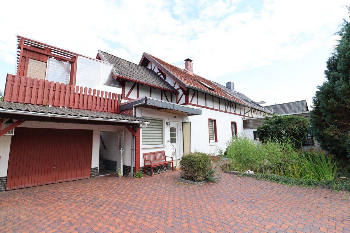 Individuelle DHH m. viel Platz ++ 2 Eingänge ++ 2 Badezimmer ++ Garten ++ Garage ++ herrliche Dachterrasse !, 38458 Velpke