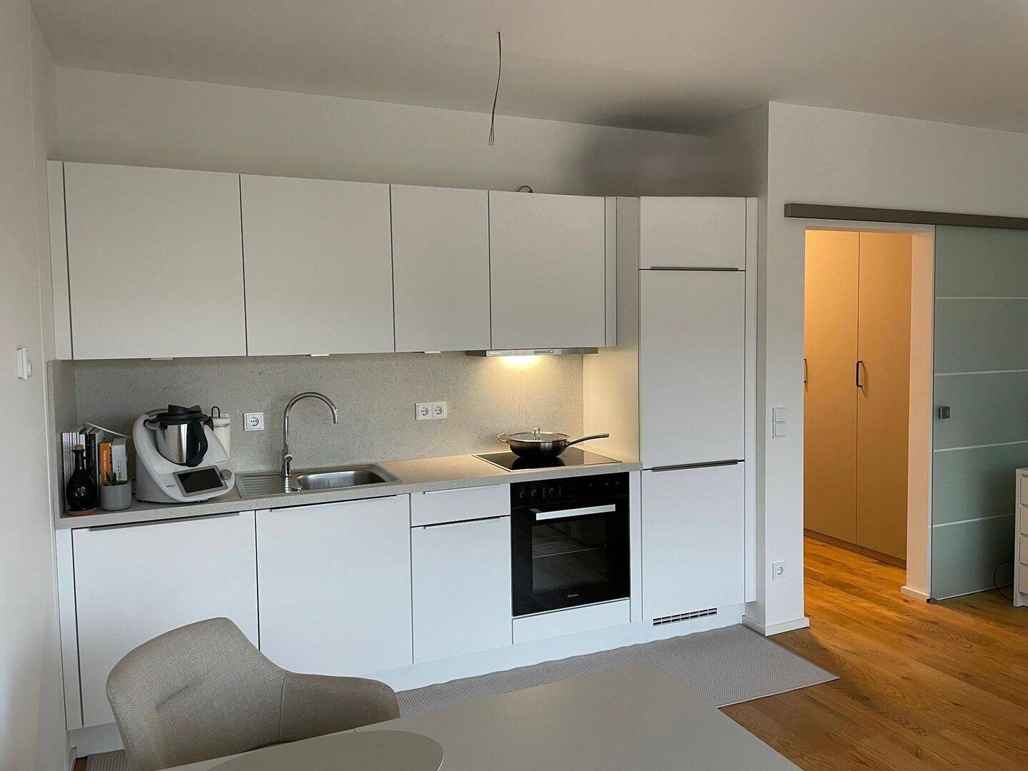 Nachmieter für moderne 1-Zimmer-Wohnung mit Balkon & EBK gesucht, 6110 Halle (Saale) (Damaschkestraße Gesundbrunnen Innenstadt Lutherplatz Saaleaue)
