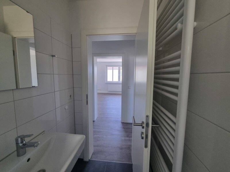 Frisch saniert und mit Dusche!, 6128 Halle (Saale) (Böllberg-Wörmlitz Gesundbrunnen Innenstadt Silberhöhe Südstadt)
