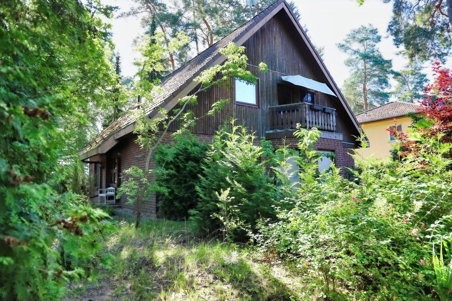 Für Selbstnutzer oder Anleger: Verklinkertes Zweifamilienhaus mit 683m² Grundstück, 5 Zimmer und junger Heizung, 16348 Wandlitz