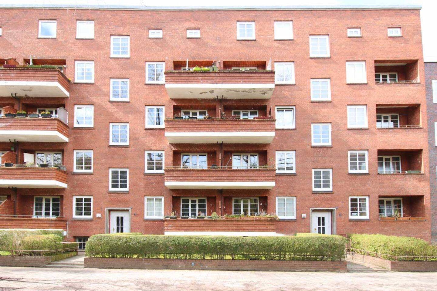 Ruhig gelegen & bestens angebunden: 2,5-Zimmer-Wohnung in Winterhude, 22299 Hamburg (Hamburg-Nord Winterhude)