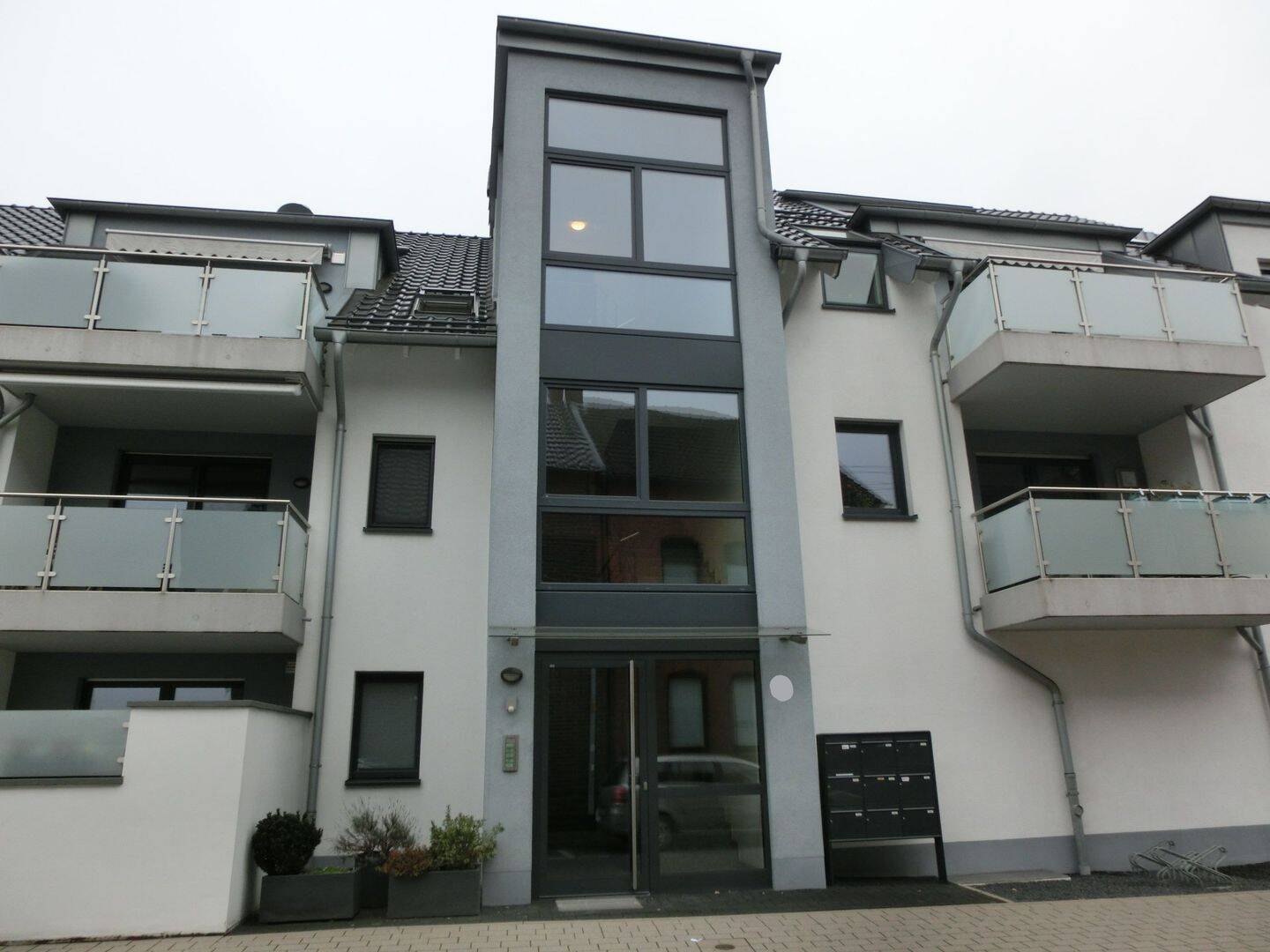 Sankt Augustin- Menden, helle 2 Zimmer Wohnung im OG mit Balkon und Carport – Stellplatz, Wfl. ca. 80 m², 53757 Sankt Augustin