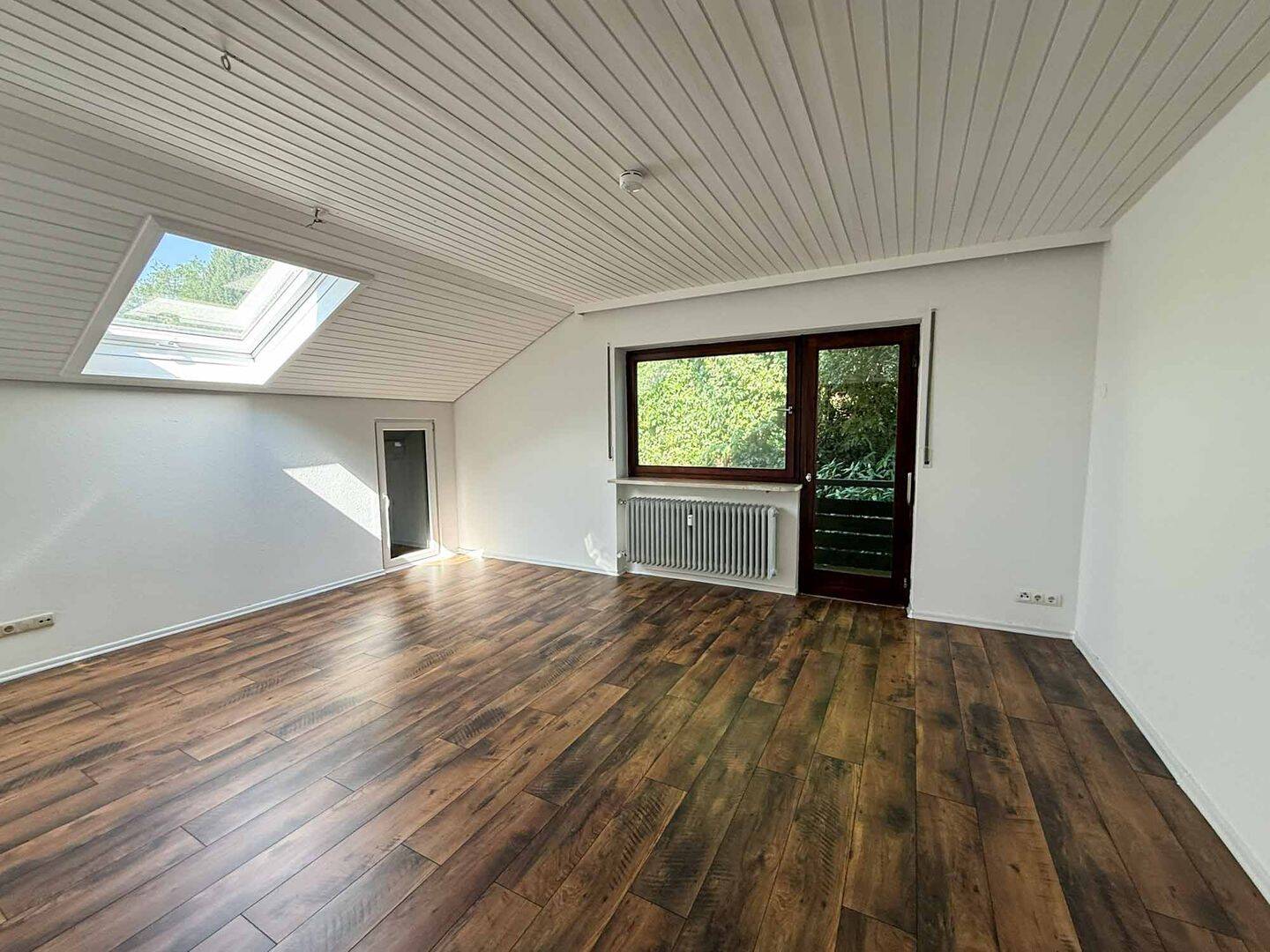 Gepflegte Dachgeschosswohnung mit Westbalkon, 83313 Siegsdorf