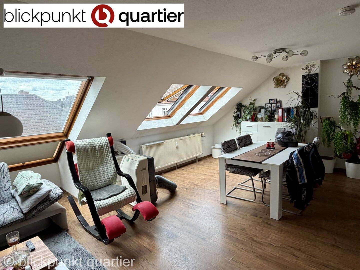 Ihr Investment: solide vermietete, helle Dachgeschosswohnung wartet auf neuen Eigentümer, 90443 Nürnberg