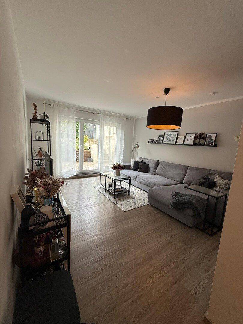 Helle Souterrain-Wohnung mit Terrasse (Südausrichtung), 33611 Bielefeld (Schildesche)
