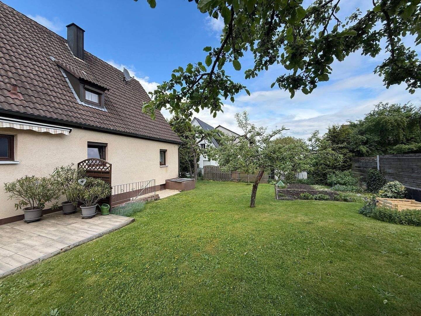 Großes Haus, Ideal für Familien mit Platzbedarf, mit 1019 m² Grundstück, mit Garage und Carport, 90559 Burgthann