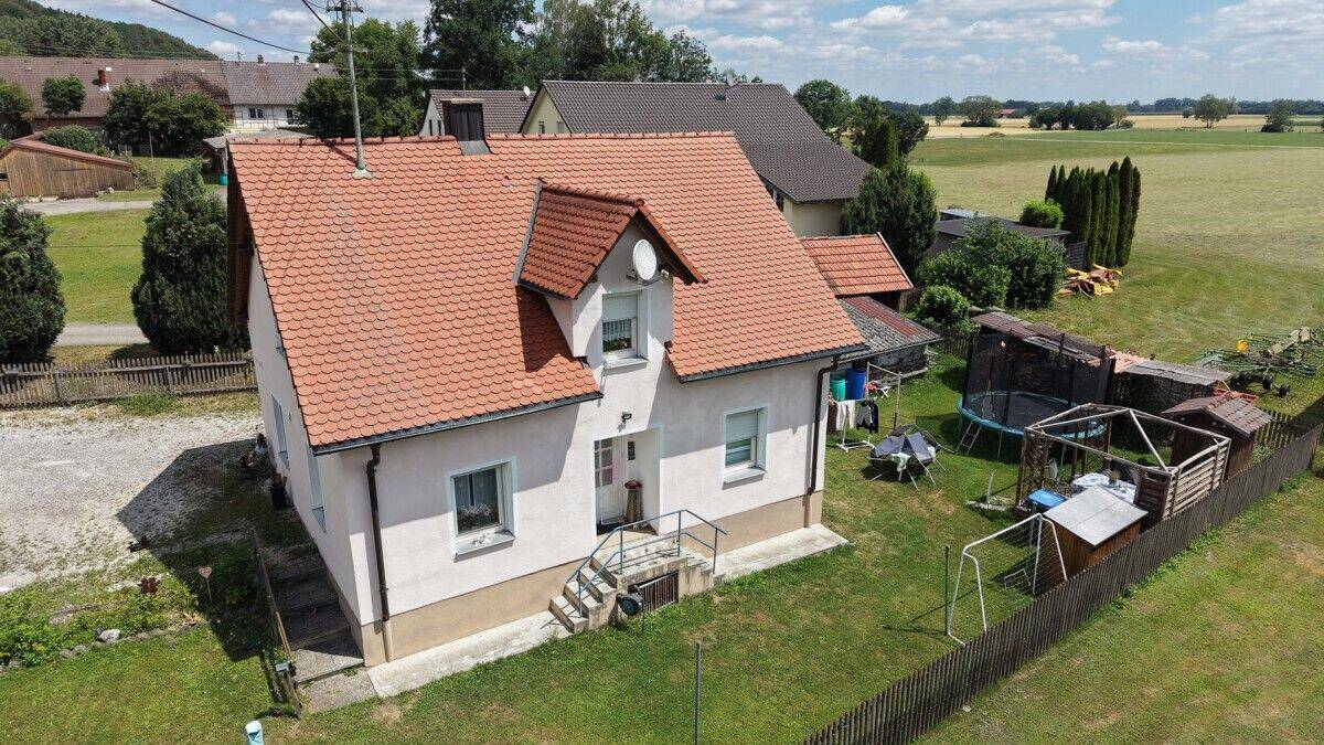 Vermietetes Einfamilienhaus – 3,8 % Bruttorendite und Potenzial für einen weiteren Bauplatz, 86830 Schwabmünchen