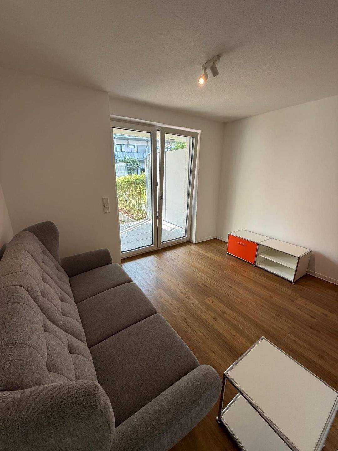 Ab sofort – möblierte 1-Zimmer-Wohnung mit kleinem Garten, 90431 Nürnberg