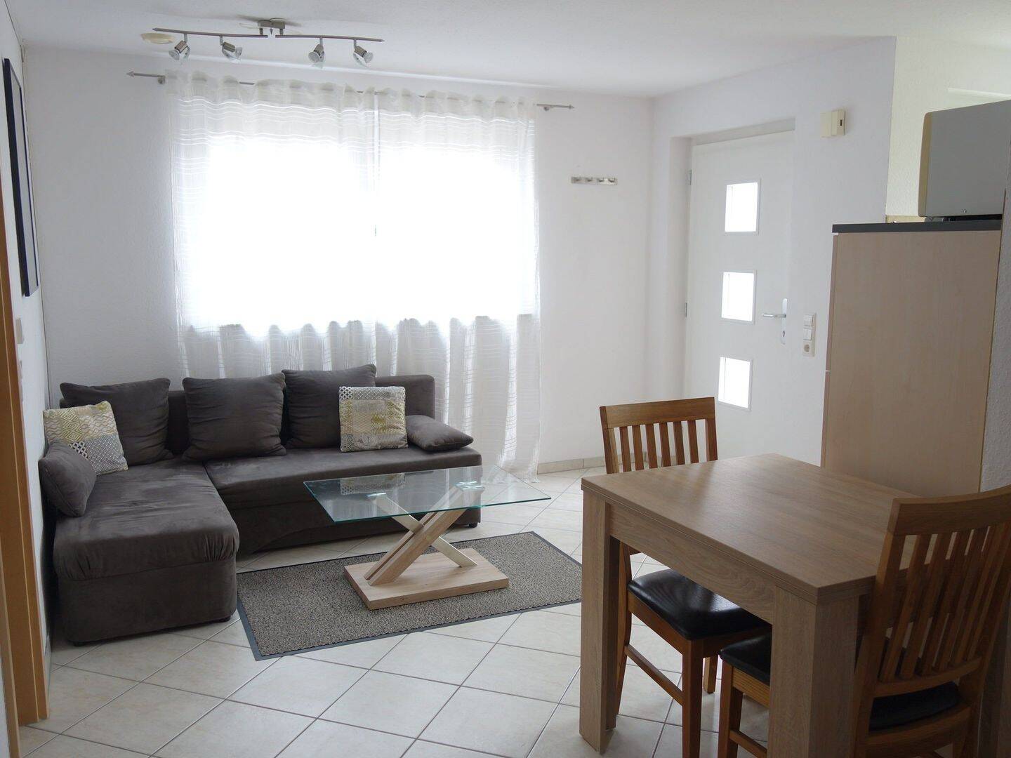 Voll möblierte 2-Zimmer-Wohnung mit Terrasse für Pendler, 72505 Krauchenwies