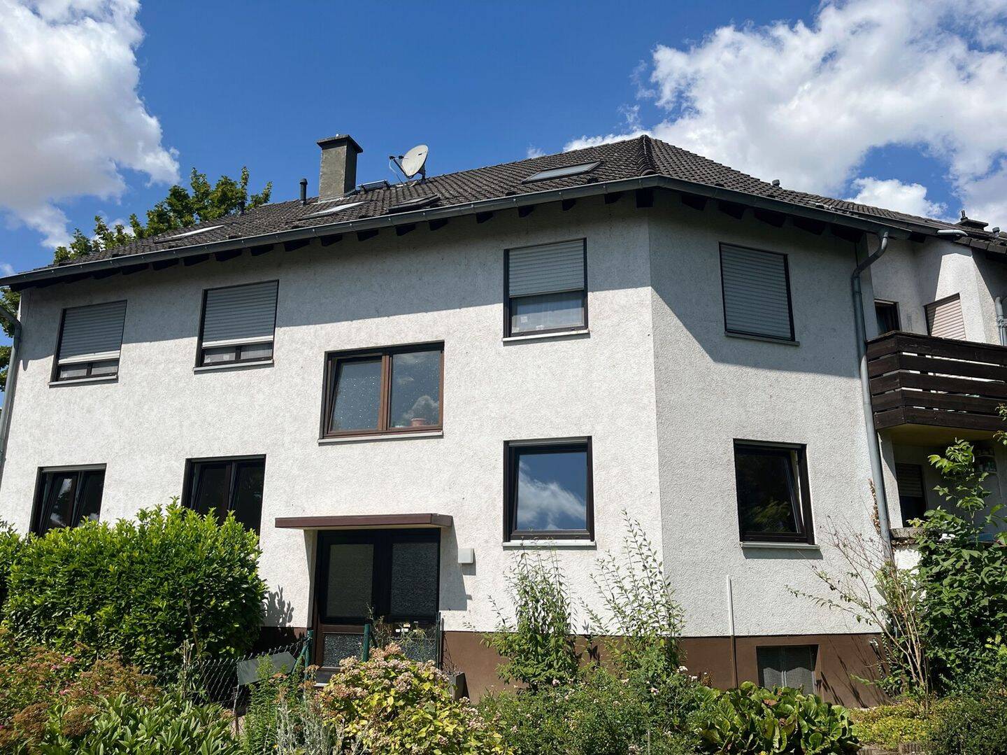 Große Vierzimmerwohnung mit Garage und Gartenanteil in Laubenheim, 55130 Mainz (Laubenheim Weisenau)