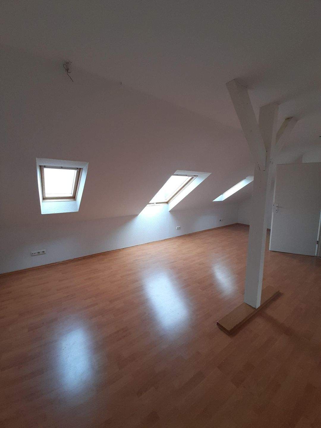 Schöne Dachgeschosswohnung in Heppens, 26384 Wilhelmshaven (Heppens Heppenser Groden Innenhafen Innenstadt Neuende)