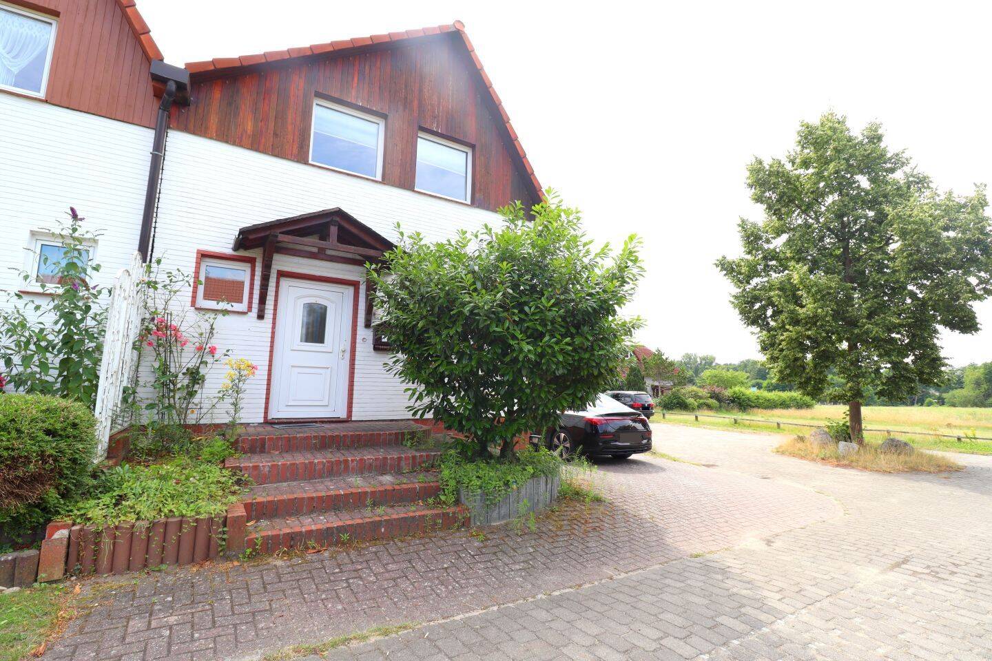 Gepflegte Doppelhaushälfte mit Vollkeller, Carport und sonnigem Garten in Eschede, 29348 Eschede