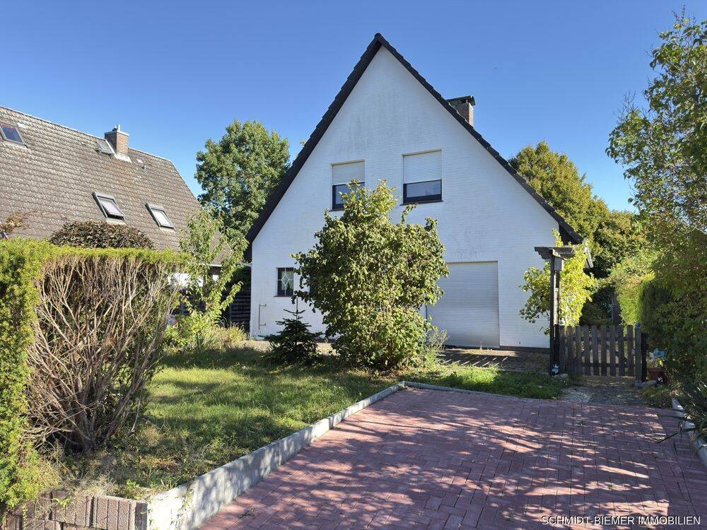 Geräumige Doppelhaushälfte – ruhig gelegen und mit kleinem Garten, 22880 Wedel