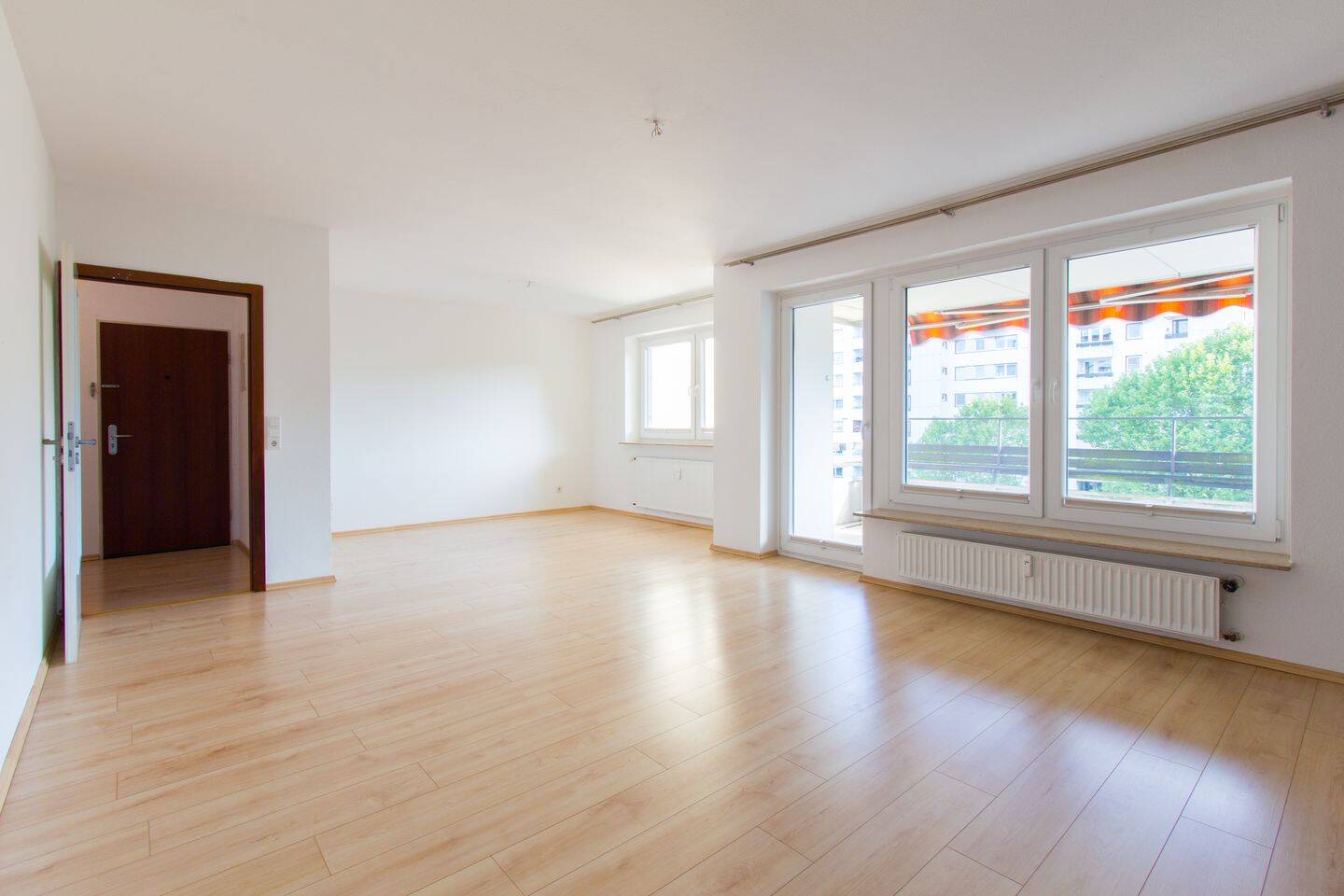 2,5-Zimmer-Wohnung mit großer Loggia, EBK & Garage in ruhiger Waldrandlage, 31139 Hildesheim