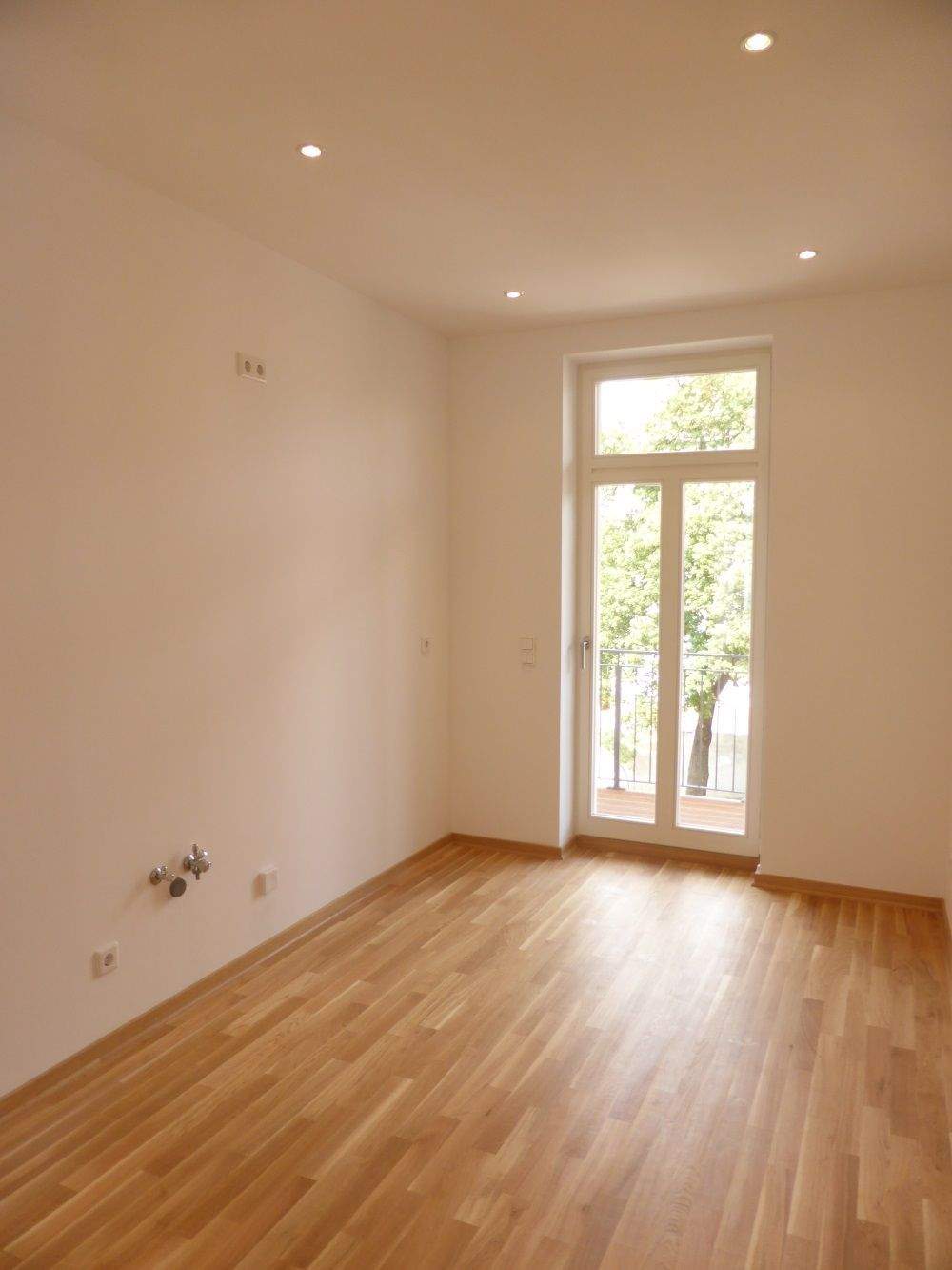 Moderne 2-Raum-Wohnung mit sonnigem Balkon im Leipziger Westen – Denkmalsanierung 2015 !