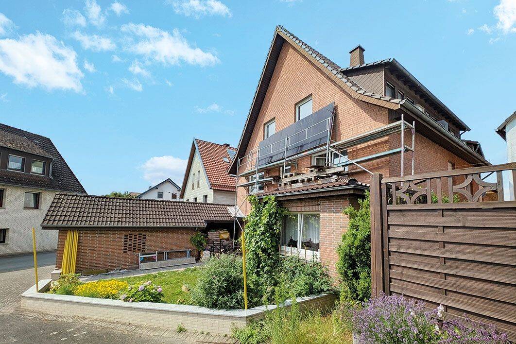 Großes Einfamilienhaus mit Nebengebäude – mit Wohnrecht für den Nutzer, 37696 Marienmünster