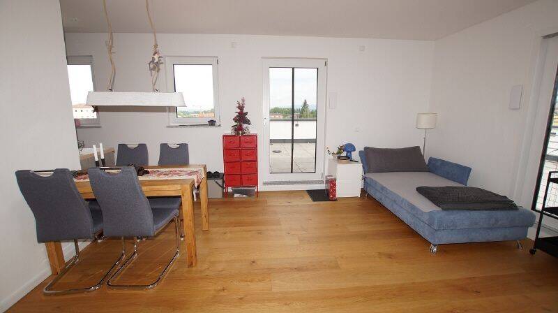Neuwertige 2 Zimmer-Penthouse-Wohnung mit großer Dachterrasse, 94315 Straubing