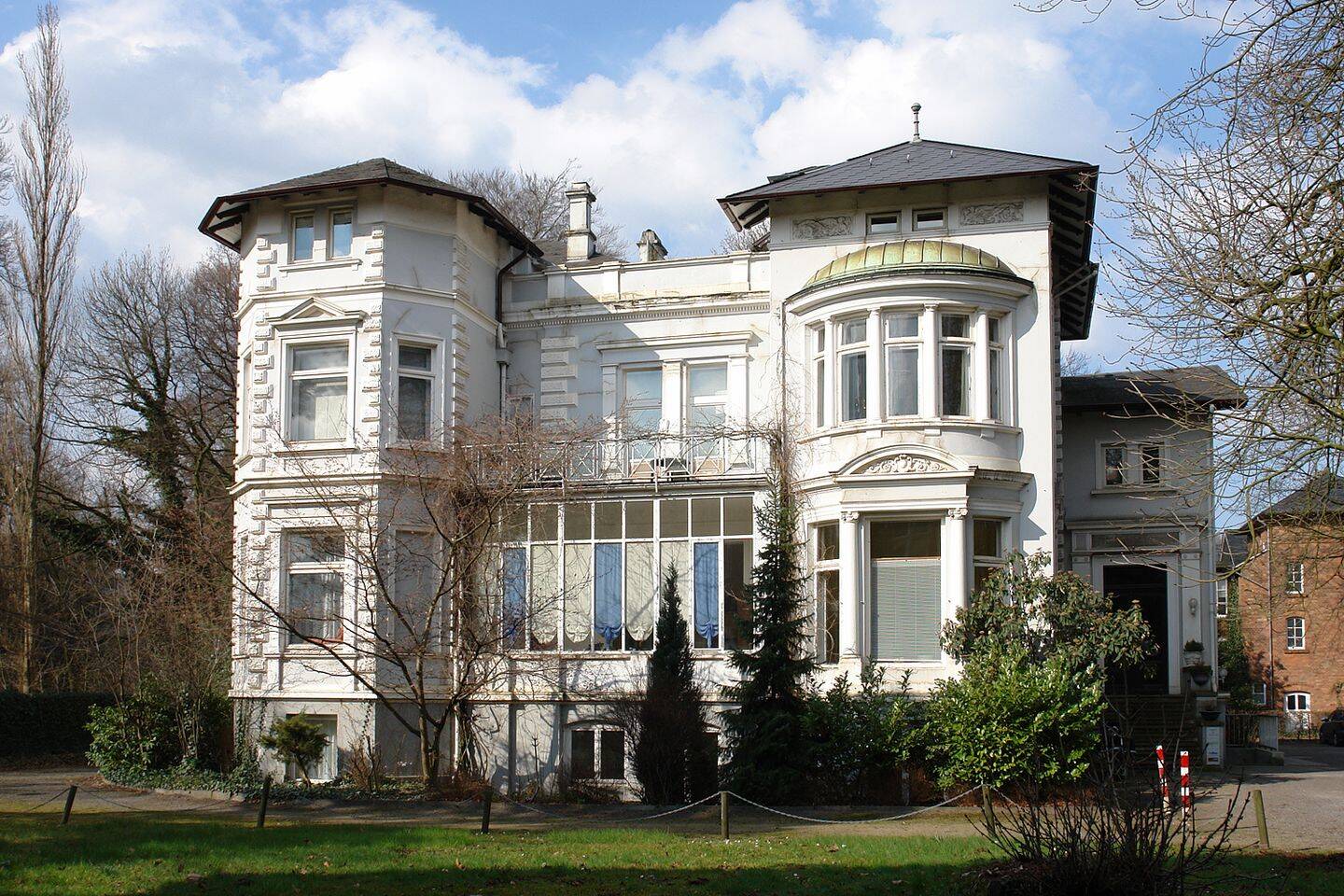 Wohnen oder arbeiten in der Lahusen-Villa, 27749 Delmenhorst (Düsternort Mitte Schafkoven/Donneresch Stickgras/Annenriede)