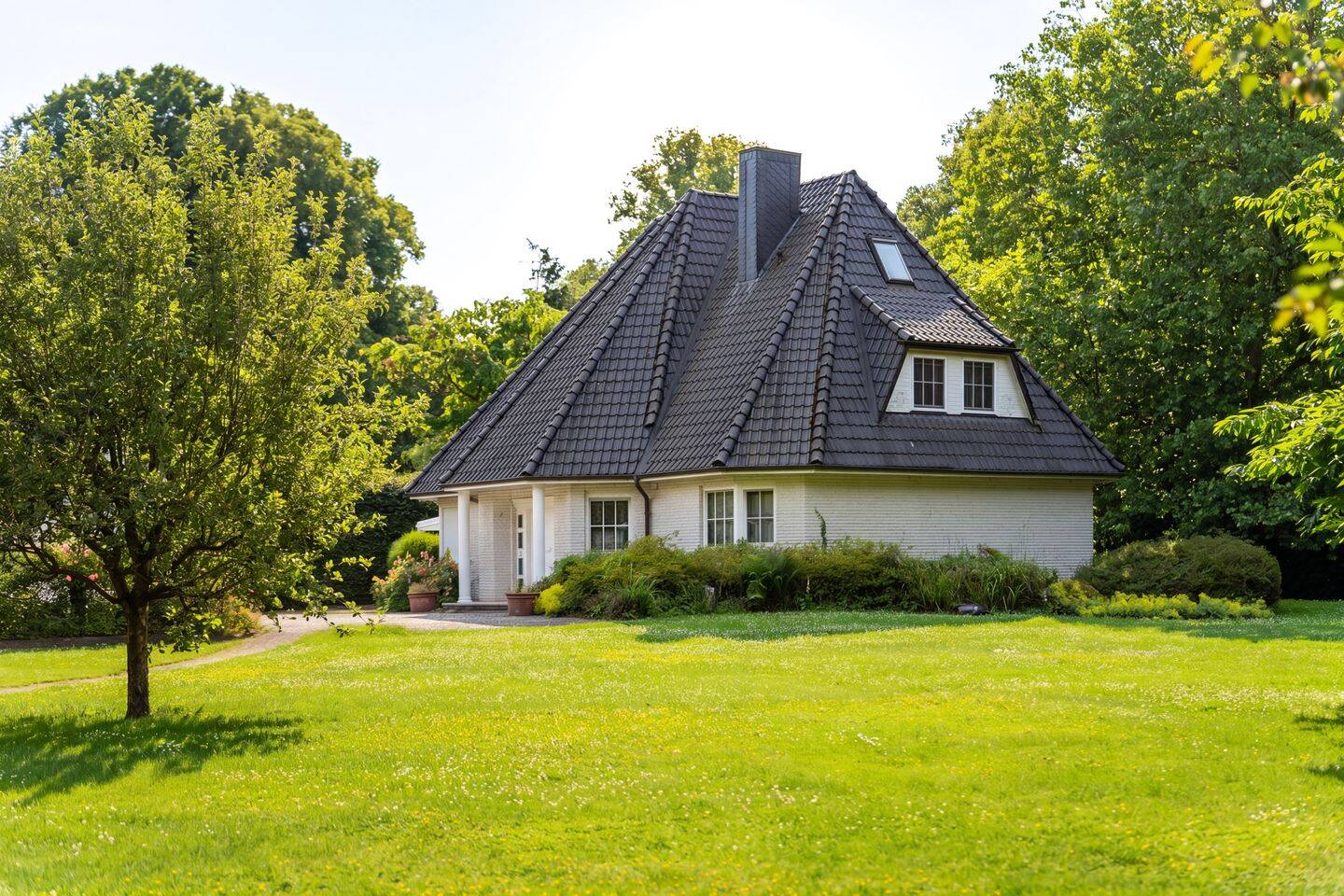 Stilvolles Anwesen in Bestlage – Villa mit parkähnlichem Grundstück in direkter Lage zum Knoops Park, 28717 Bremen (Burgdamm Lesum Sankt Magnus)