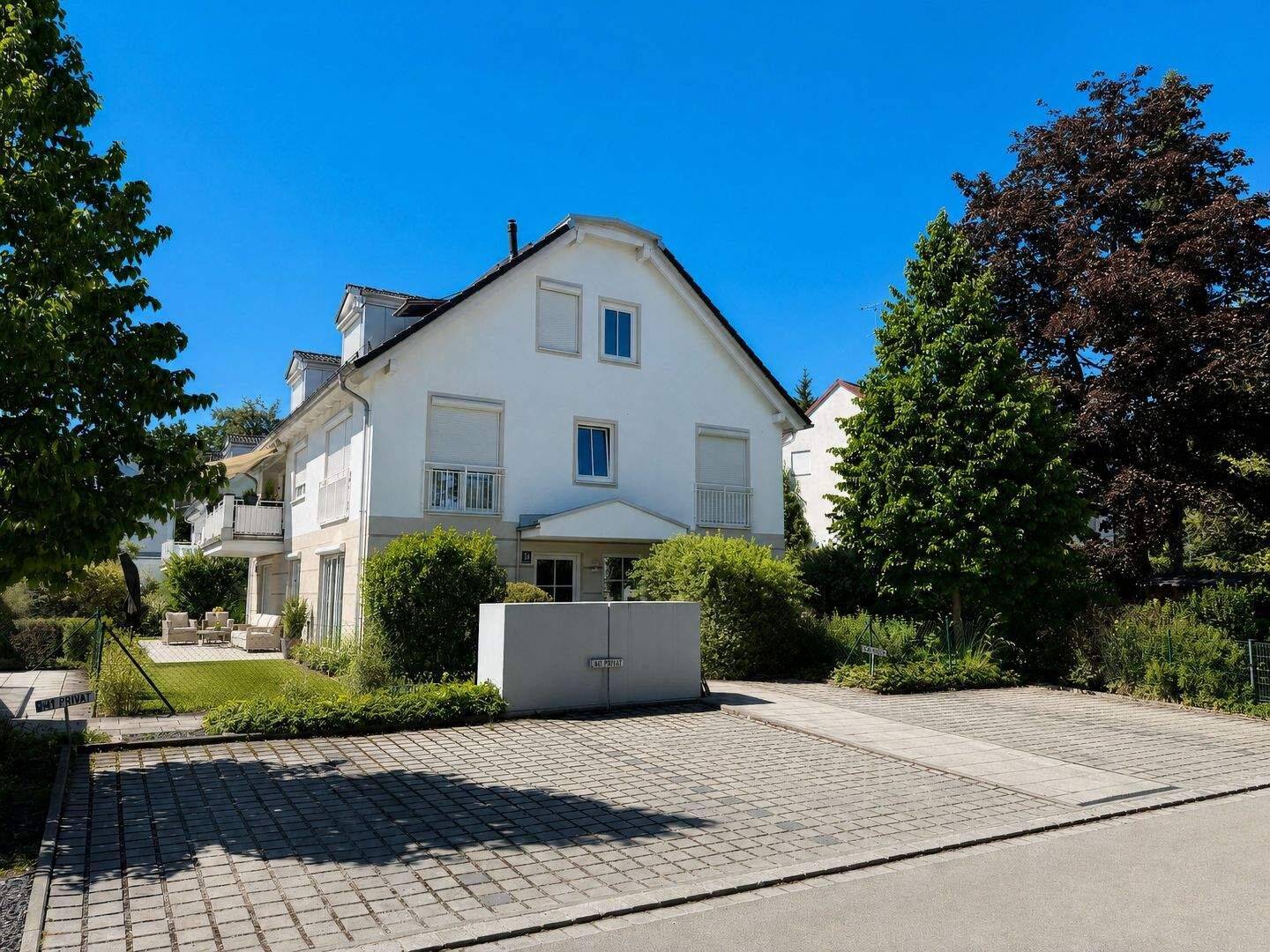 Wohnen wie im eigenen Haus – 5 Zimmer mit großem Garten in ruhigem 3-Familienhaus, 85598 Vaterstetten