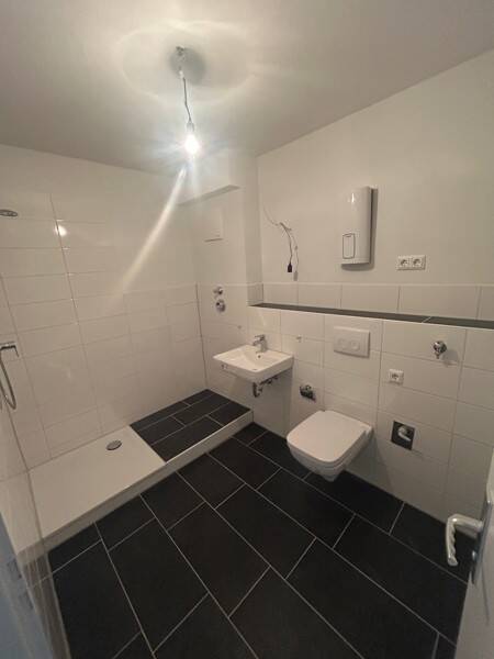 Moderne 3-Zimmer-Wohnung mit hellem, modernisiertem Badezimmer inkl PKW Stellplatz, 44379 Dortmund
